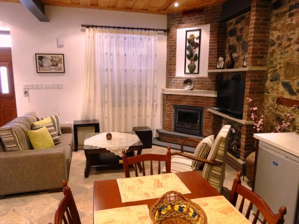 Archontiko I Misirlou Guest House Kalopanagiotis Bilik gambar
